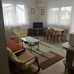 Goldal House Apartment