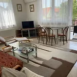 Goldal House Apartment *