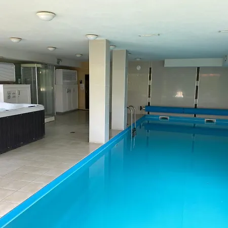 Апартаменты Goldal House