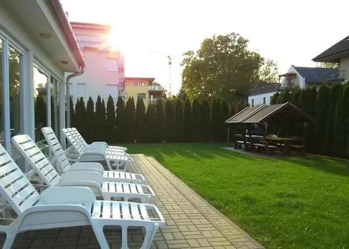 Апартаменты Goldal House