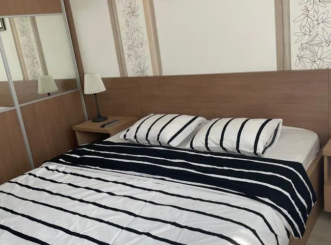 Apartment Goldal House *